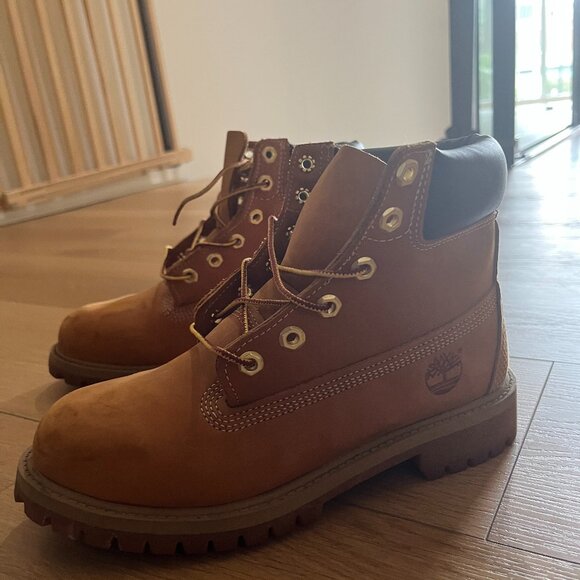 Timberland Classic 6-Inch Boots - Boys Size 4.5 - Picture 1 of 2